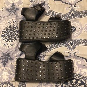 YRU platform sandals